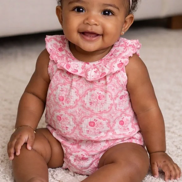 Baby Girl Bundle 0-3M Floral Gerber Onesie, Chic Pea Bodysuit 3-6m Sun Tshirt - Picture 1 of 9